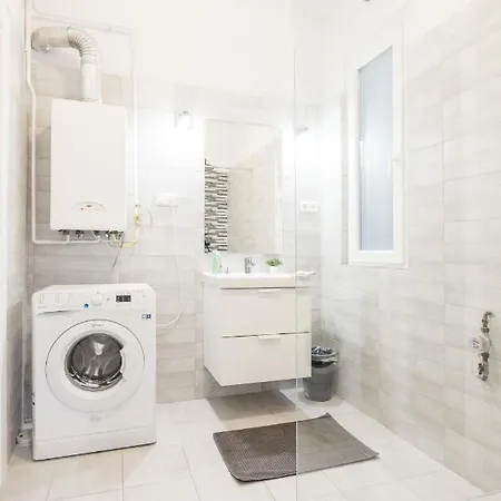 Downtown Tranquility Apartment