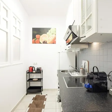 Downtown Tranquility Apartment