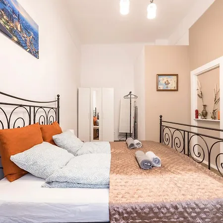Downtown Tranquility Apartment