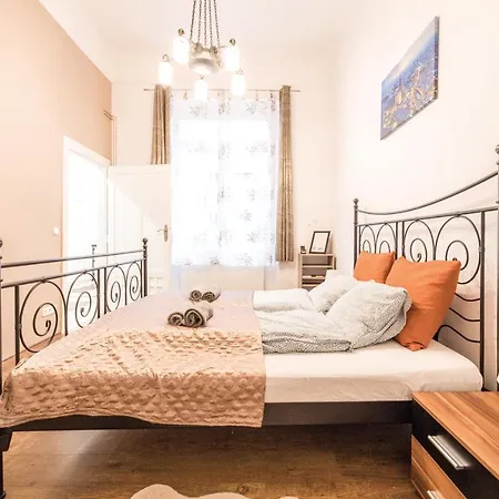 Downtown Tranquility * Budapest